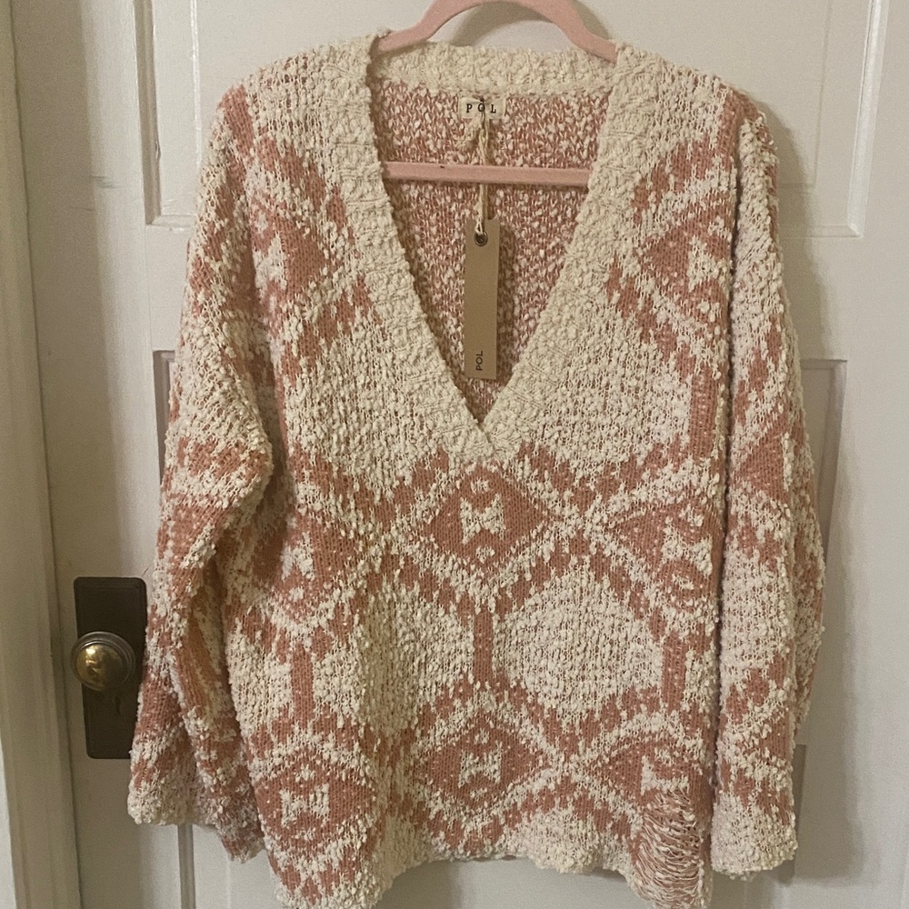 POL V-Neck Sweater - Cream and Peach Oversized will fit up to a large.